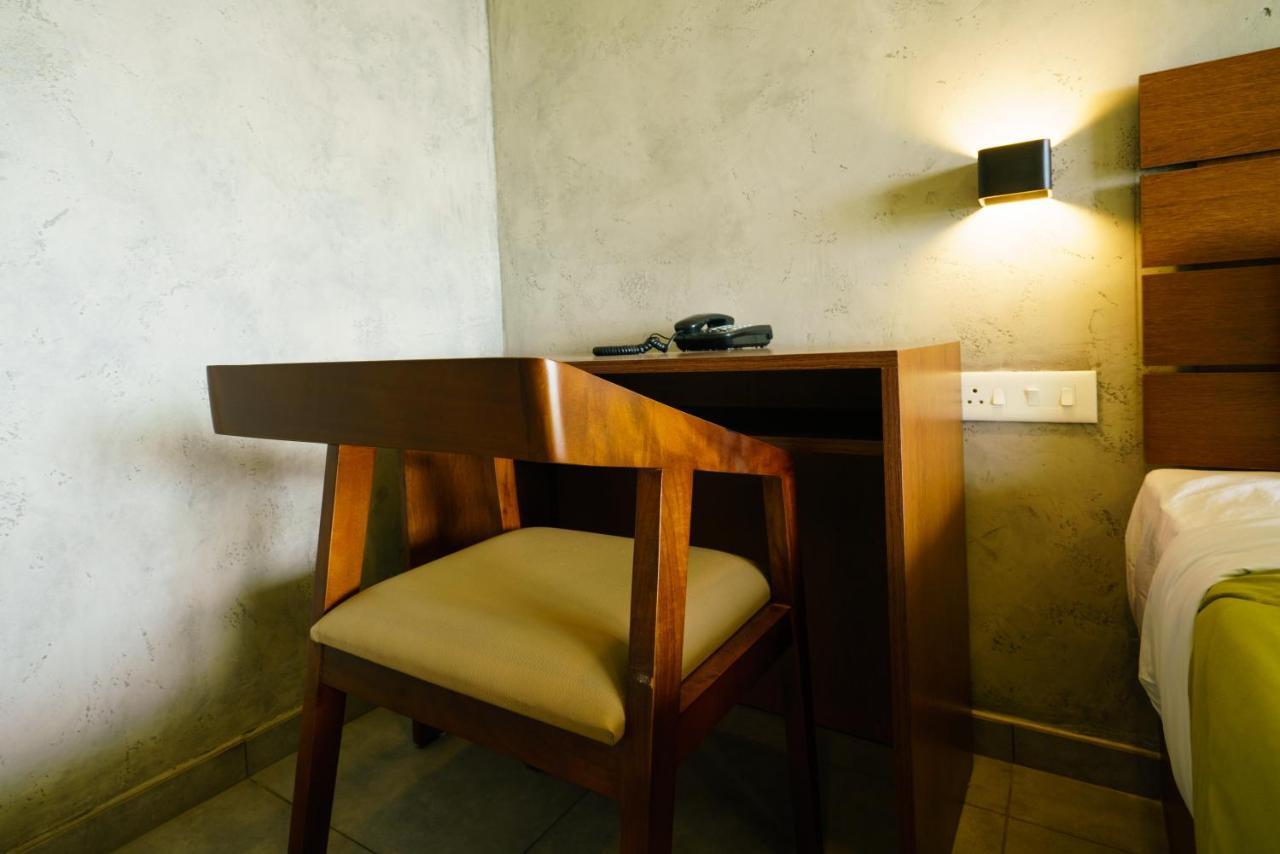 Windale Resorts Pooppara Екстер'єр фото