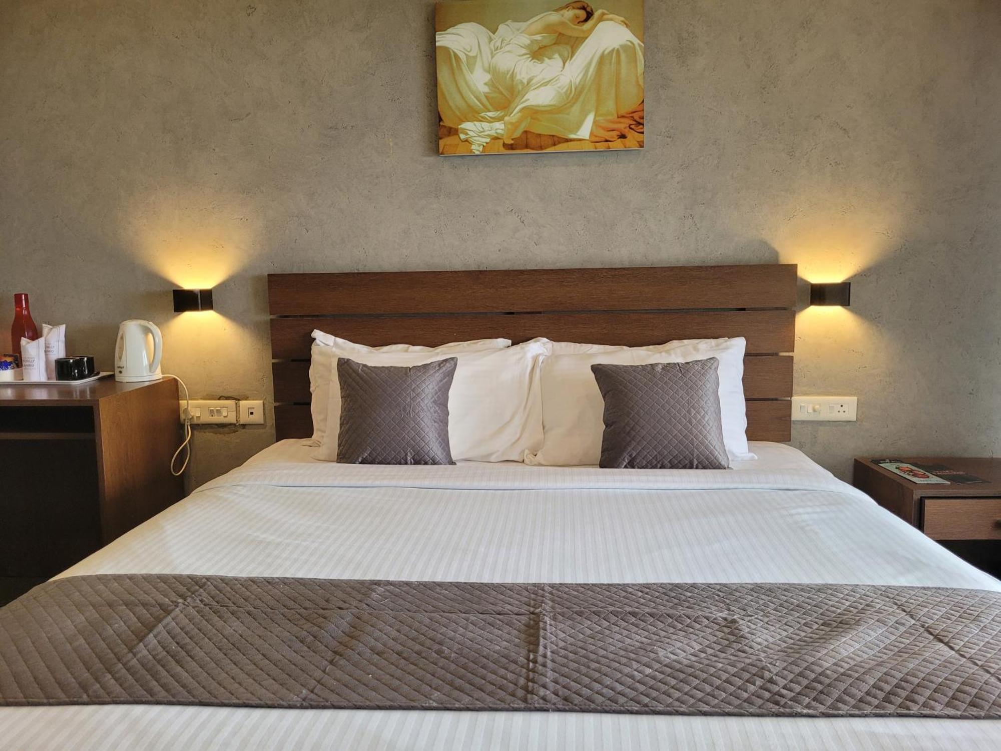 Windale Resorts Pooppara Екстер'єр фото